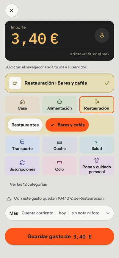 Registro de un gasto de 3,40 € en Restauración › Bares y cafés, con la rejilla de categorías por colores y el aviso de lo que queda del límite de Restauración