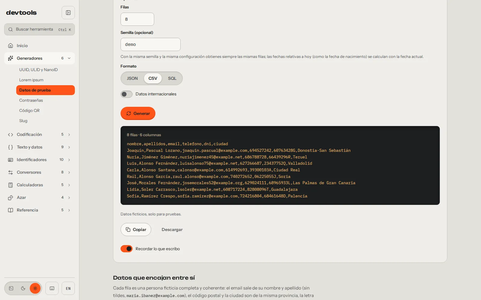 El generador de datos de prueba con la semilla «demo», formato CSV y ocho filas con nombre, apellidos, email, teléfono, DNI y ciudad.
